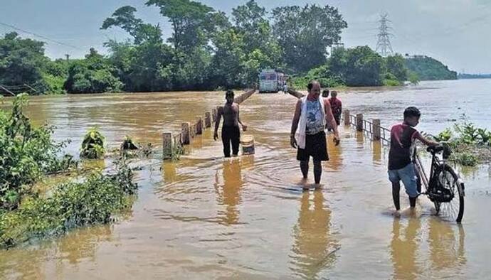 MP में हाई अलर्ट: भारी बारिश से बिगड़े हालात, नर्मदा समेत कई नादियों में बाढ़, 5 जिलों में छुट्टियां घोषित