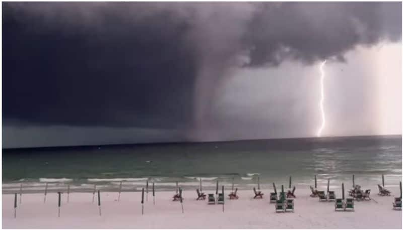 giant waterspout spreads fear on the coast of Florida