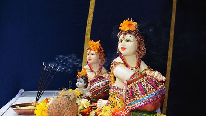 Janmashtami 2022 Mantra: जन्माष्टमी पर करें इन 7 मंत्रों का जाप, टल जाएगा बड़े से बड़ा संकट