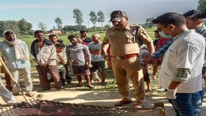 खेत में पानी लगाने गए पिता-पुत्र की धारदार हथियार से हुई हत्या, दोहरे हत्याकांड से क्षेत्र में मचा हड़कंप