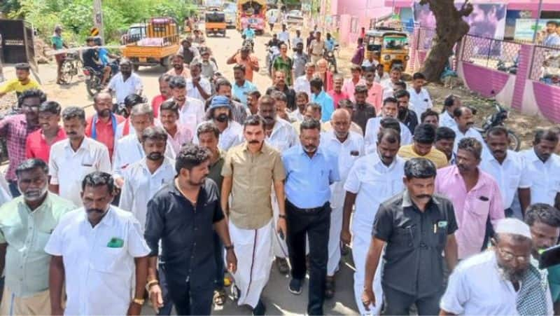 Vck Thirumavalavan who came to pay the last respects to Nellai Kannan