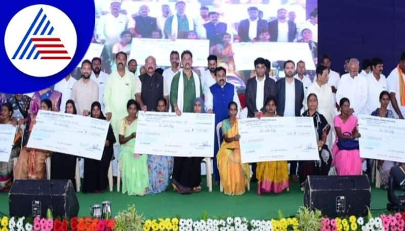 agricultural workers children get  scholarships says Minister R  Ashoka gow