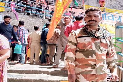 शहीद पति के मूछों में ताव देकर प्रेग्नेंट पत्नी ने कहा- अलविदा, घर वालों को सदमा ना लगे इसलिए 2 दिन ऐसे रही