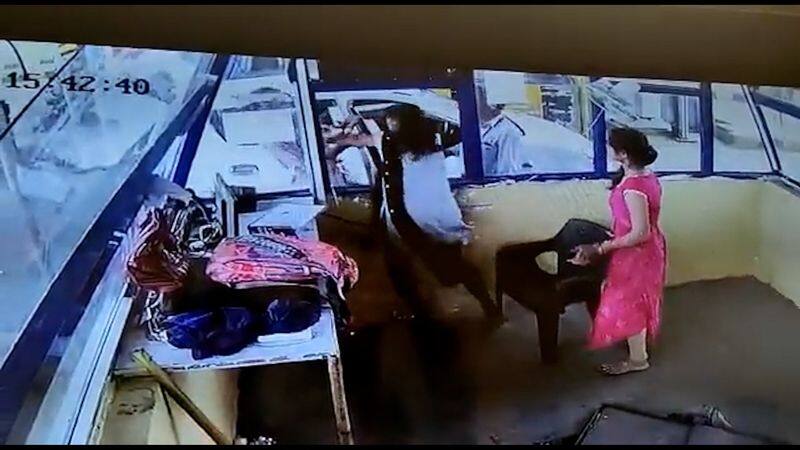 Trouble at MP rajghar tollgate - CCTV footage of two men taking turns attacking each other!