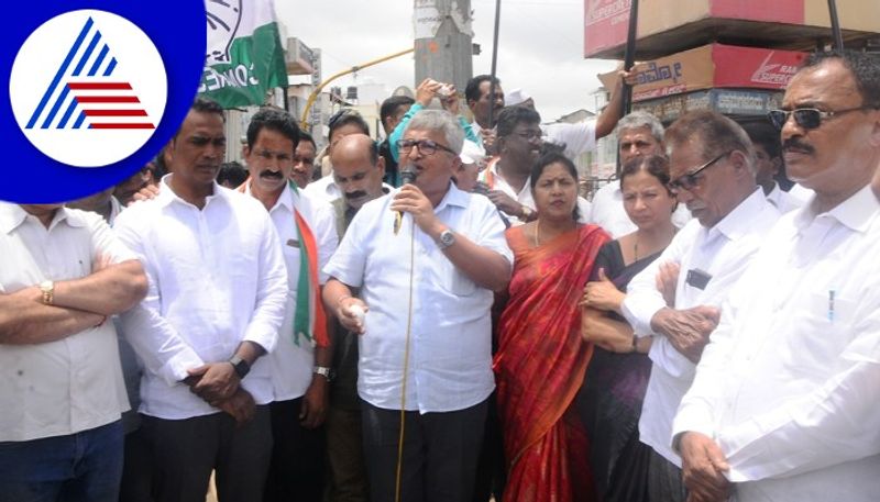 Congress distribute eggs to Chikkamagaluru school students against siddaramaiah egg attack gow