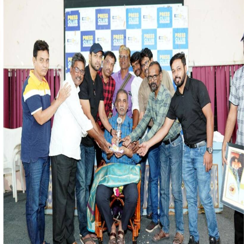 ది హిందూ కార్టూనిస్ట్ సురేంద్రకు ‘‘ కార్టూనిస్ట్ శేఖర్ స్మారక అవార్డు’’