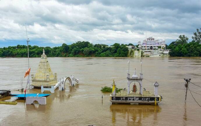 Monsoon Alert: पूर्वोत्तर मप्र से पश्चिमी हिस्सों में शिफ्ट हुआ भारी बारिश का डर, जानिए विभिन्न राज्यों का हाल