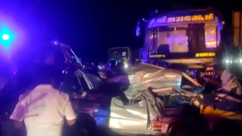 Omni car collides with a luxury bus... 6 people killed