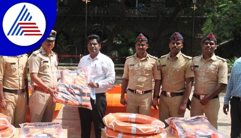 Distribution 2 hightech boats by Bellary district administration for disaster management