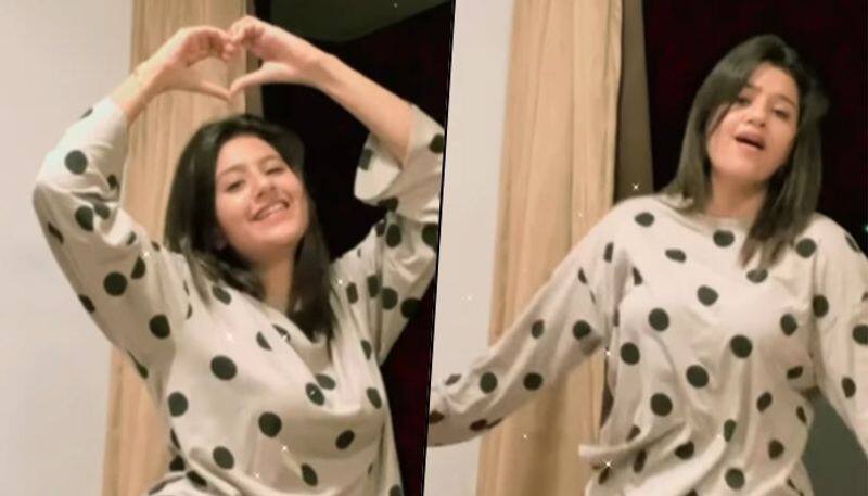 Post LEAKED MMS, Anjali Arora flaunts sexy dance moves in a nightwear (WATCH) RBA