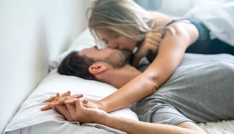 5 ways to not be self-conscious in bed with your partner