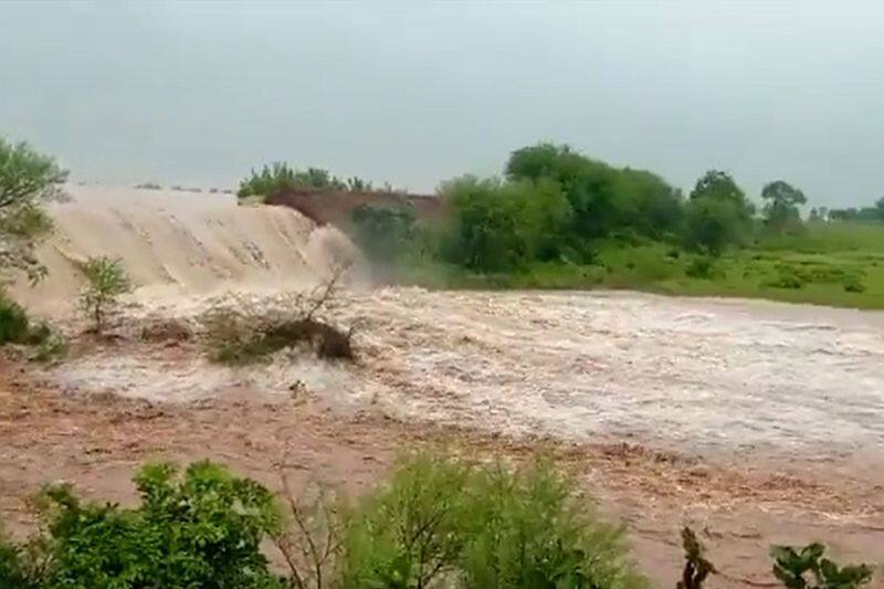 Heavy Rain lashes in Chikkaballapura snr