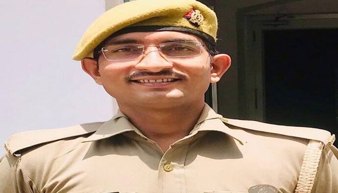 जानिए कौन है UP पुलिस के असली स्टार सचिन कौशिक, पुलिस की छवि को बदलने की कर रहे कोशिश