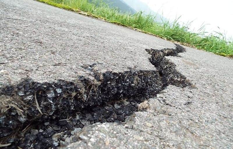 cracks in houses and roads due to heavy rain at nilgiris