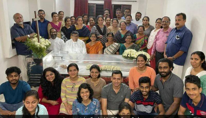 Photo Of Smiling Relatives At Funeral In Kerala Divides Internet