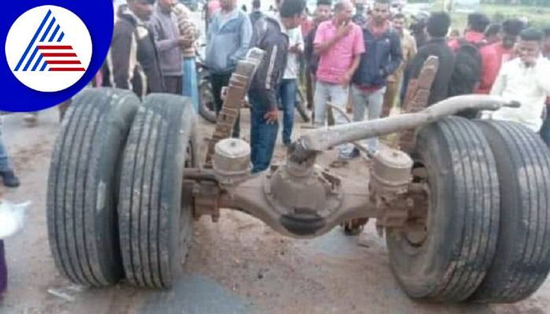 Both the Wheels of the Bus Fell Off While Moving in Chikkamagaluru grg