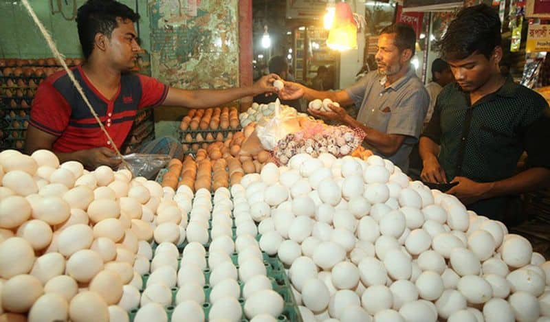 Move over Atta; egg prices in Pakistan hit 400 rupees per dozen in Lahore, Inflation wreaks havoc once again avv