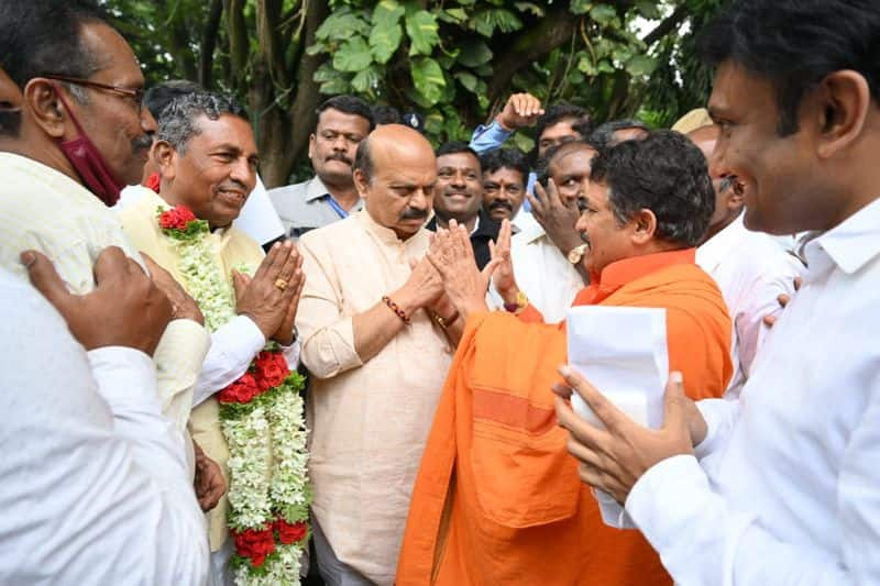 KH Muniyappa meets minister sudhakar likely to join bjp