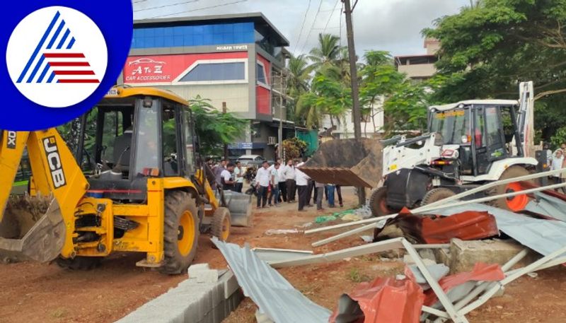 Udupi municipality  demolished temporary shed of poor fishermen gow