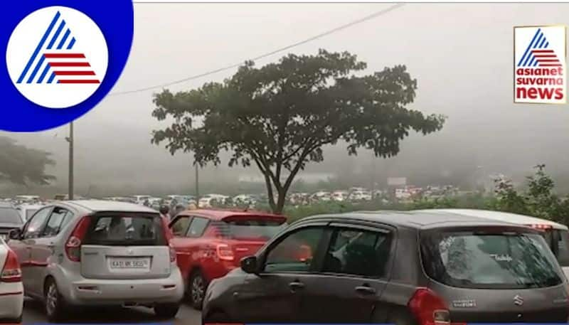 4 km Traffic jam in Nandi Hills Crowd of tourists gow