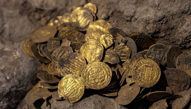 Four people have been arrested in Germany over the theft of a hoard of Celtic gold coins worth 15 crore etj