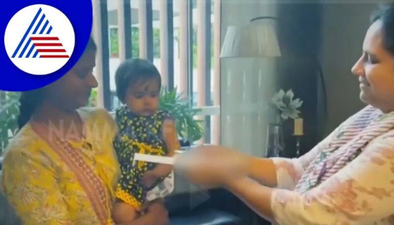 Ashwini Puneeth Rajkumar special gift to little baby video viral vcs 