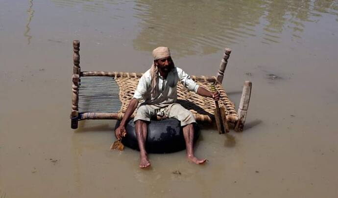 বন্যায় বিপর্যস্ত পাকিস্তান, যোগাযোগ বিচ্ছিন্ন শত শত গ্রাম- বাড়ছে মৃত্যুর সংখ্যা 