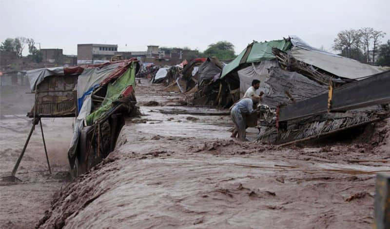 Flooding in Pakistan kills over 1,000 people in a "serious climate disaster"