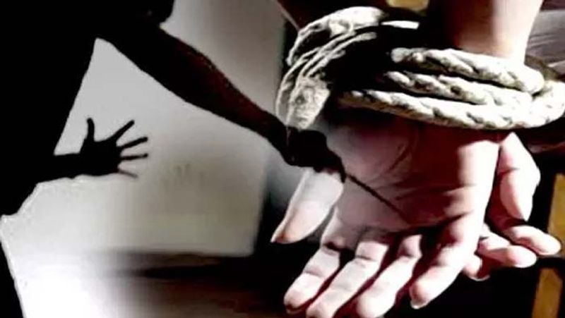 मेरठ: युवक को बंधक बनाकर पीटा, प्लास से खींचे नाखून, पीड़ित ने सुनाई ...