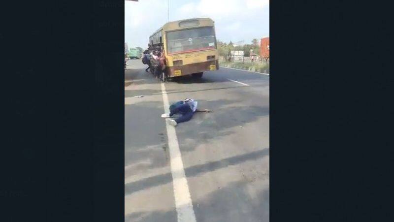 The student travelling in the footboard of the bus fell down in Tamil Nadu