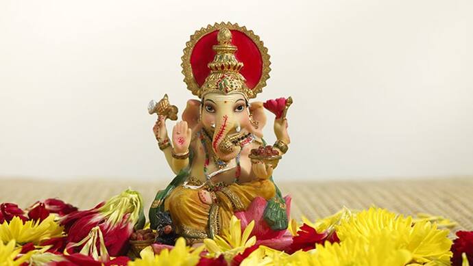 Ganesh Chaturthi 2022: पाना चाहते हैं परेशानियों से छुटकारा तो करें गणेश चालीसा का पाठ