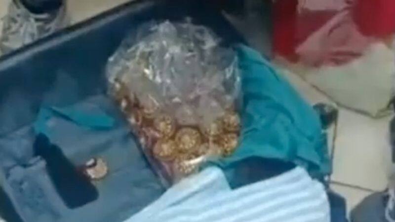 Passenger smuggled gold in Lehenga button caught in Delhi Indira gandhi airport