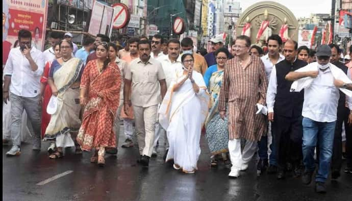 'যেমন করে পারেন আনন্দ করুন, আজ থেকে শুরু দুর্গা পুজো',  UNESCOর প্রতিনিধিদের সামনে বললেন মমতা 