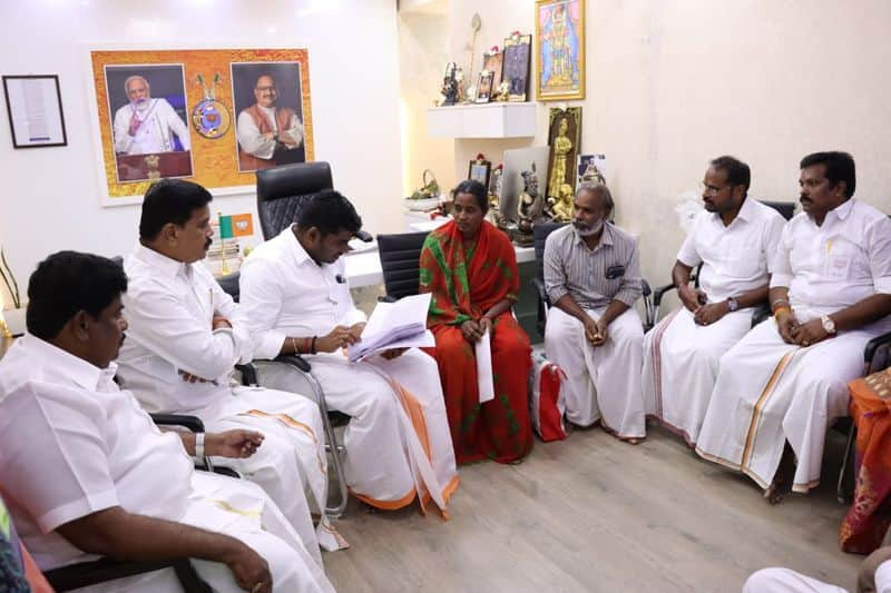 There is no use in met at the Chief Minister... kallakuruchi student srimathis mother met Annamalai.