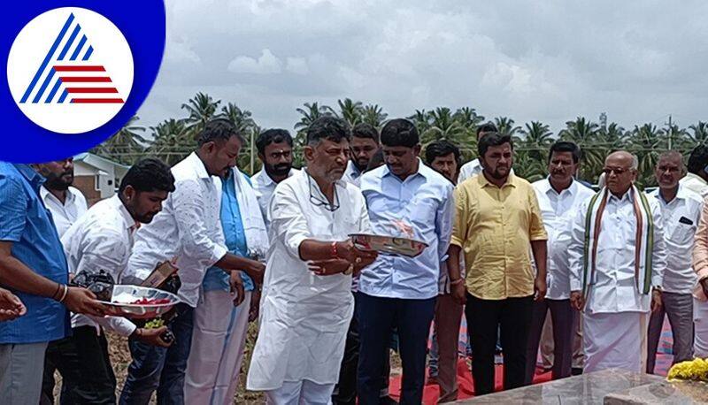 Dk Shivakumar Performs Pooja In Kanakapura Comments On Ramanagara Rains Damage gvd