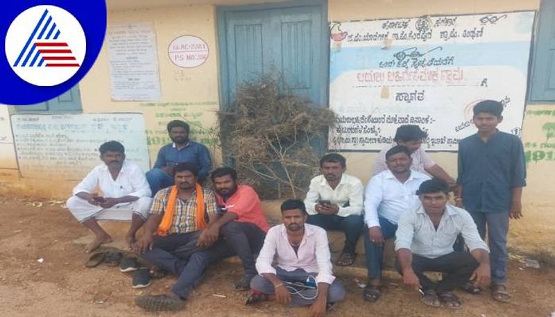 Grama Panchayat Members Held Protest at Surapura in Yadgir grg