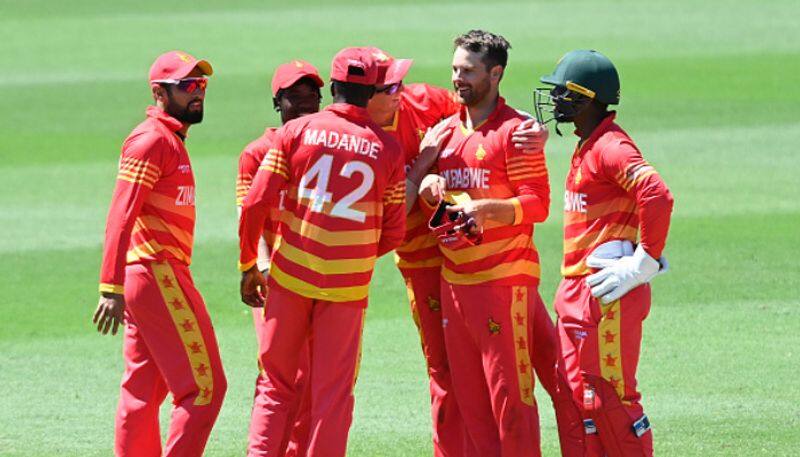 zimbabwe beat scotland by 6 wickets and qualify for t20 world cup super 12