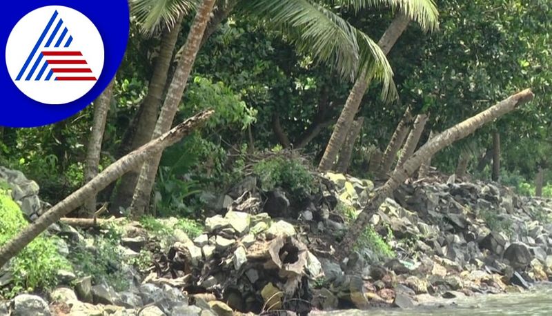 Huge Sea Erosion at Karki In Uttara Kannada gvd