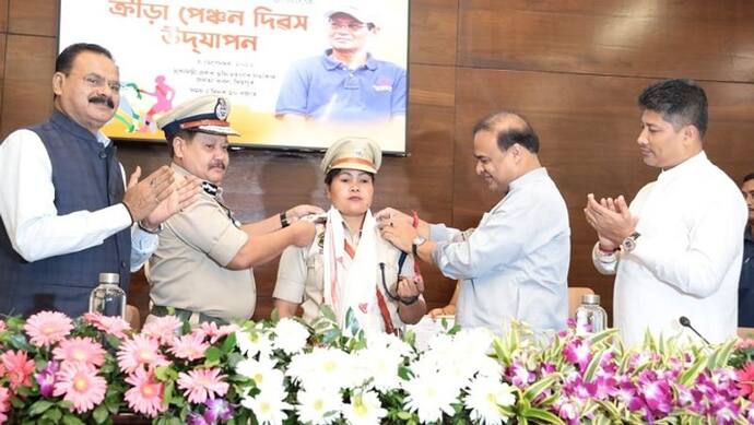 कॉमनवेल्थ गेम्स की गोल्ड मेडलिस्ट नयनमोनी सैकिया बनीं DSP, CM हिमंत बिस्वा सरमा ने दिया नियुक्ति पत्र