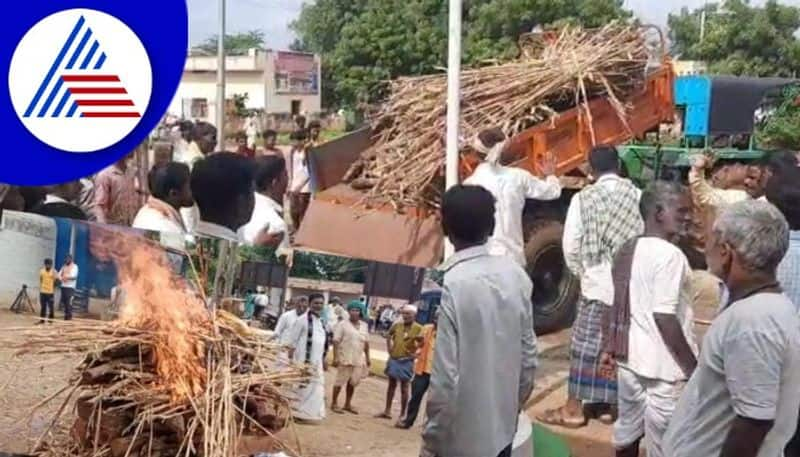 kerakalamatti villagers protest In front of the Gram Panchayat without a burial place and the villagers bagalkot rav