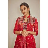 ట్రెడిషనల్ లుక్ లో మెస్మరైజ్ చేస్తున్న ‘కేజీఎఫ్’ బ్యూటీ..  ఆ విషయంలో హద్దులోనే ఉంటున్న శ్రీనిధి శెట్టి..