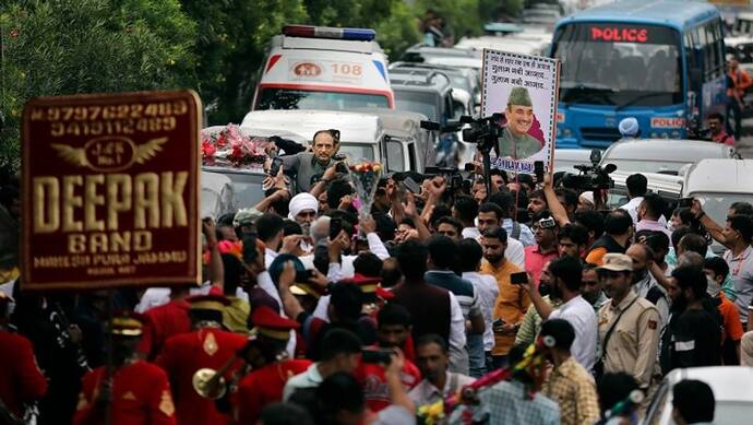 गुलाम नबी आजाद ने जम्मू में दिखाया दम, रोड शो में लगे नारे- देखो..देखो.. कौन आया, शेर आया.. शेर आया..