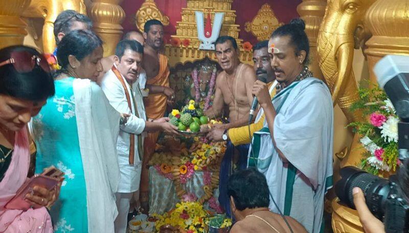 Congress MLA Zameer Ahmed Khan Celebrates Ganesh Festival In His Chamarajpet Office rbj