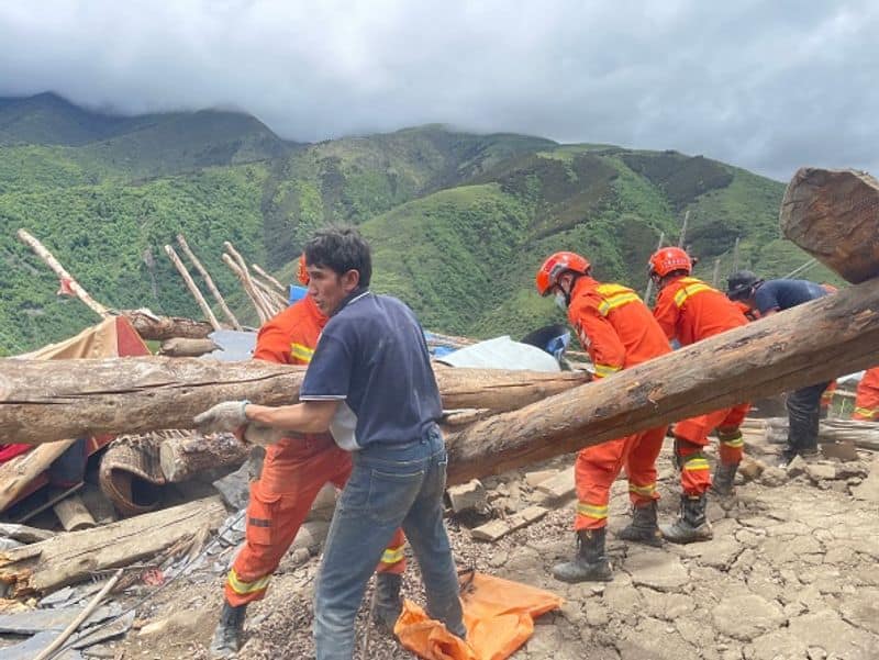 magnitude 6.8 earthquake strikes western sichuan china