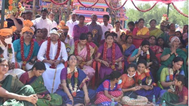 Durga Stalin and sabareesan participate in Mayiladuthurai Sri Angalaparameshwari temple festival