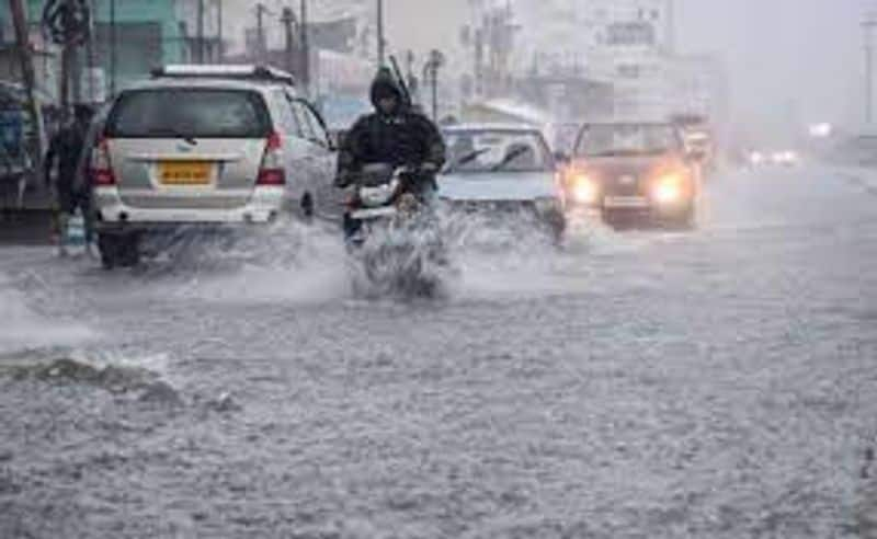 Heavy rains lash Hyderabad