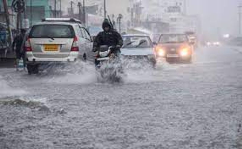 Heavy rains lash Hyderabad