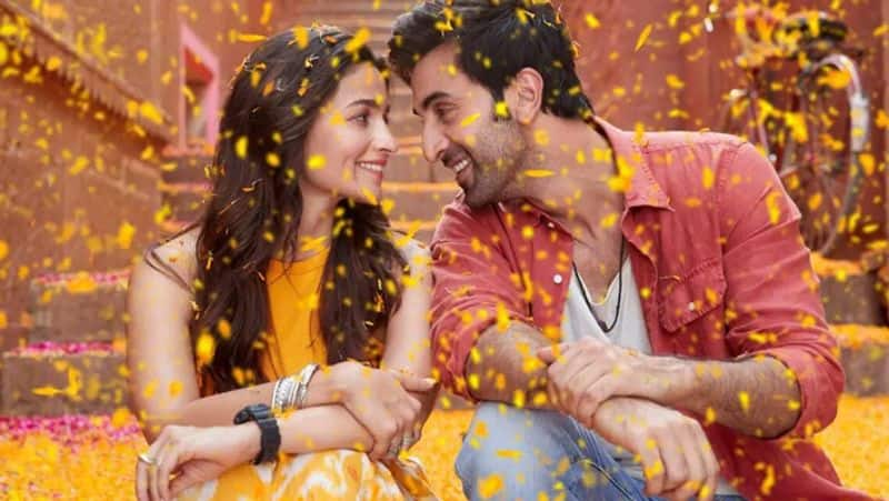 Brahmastra movie review: Social media users go gaga over Alia Bhatt-Ranbir Kapoor's film RBA