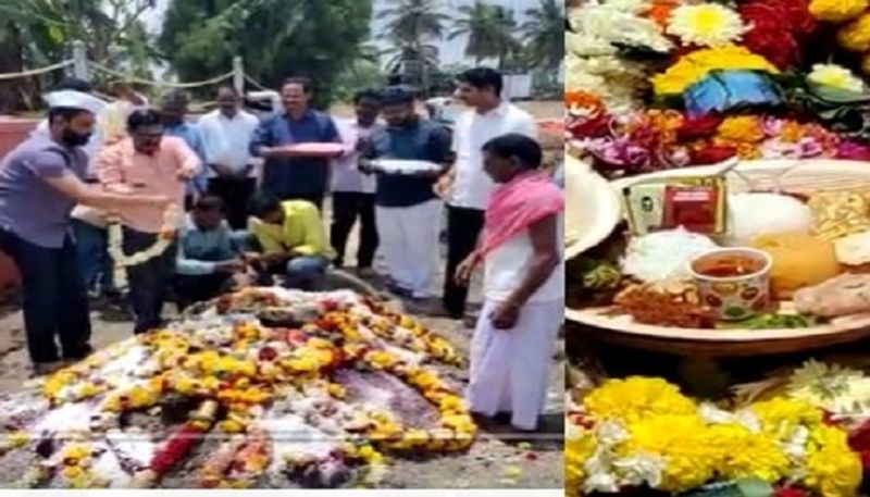 Family performs Pooja For Umesh Katti burial in belagavi rbj