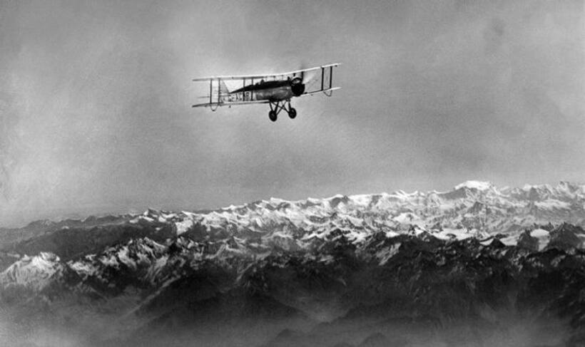 From the IAF Vault: ఎవరెస్టు పర్వతం మీదుగా సాగిన తొలి వైమానిక ప్రయాణం.. ఆసక్తికర కథనం